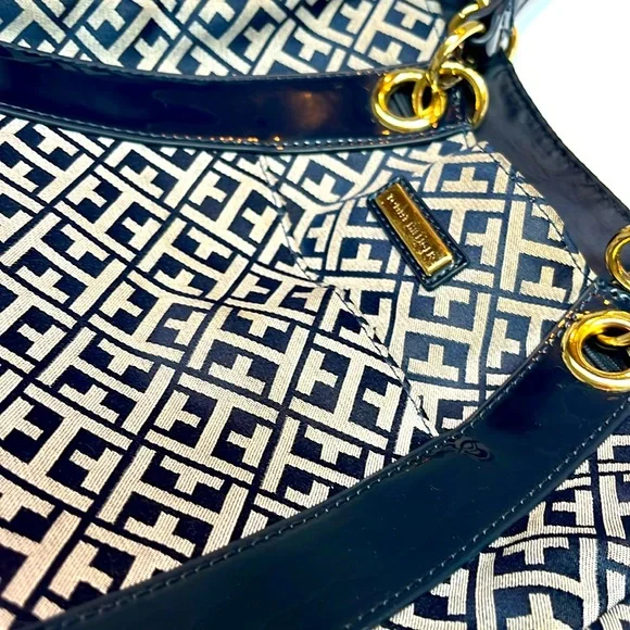 Tommy Hilfiger Signature Marineblau Canvas Tote w/Navy Patent Leather Trim - Picture 2 of 12